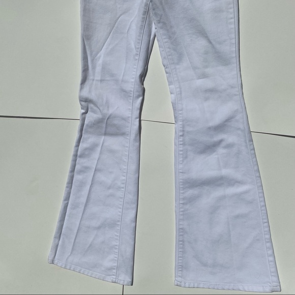 Guess Low-Rise Flare jeans🍒 - Picture 3 of 4